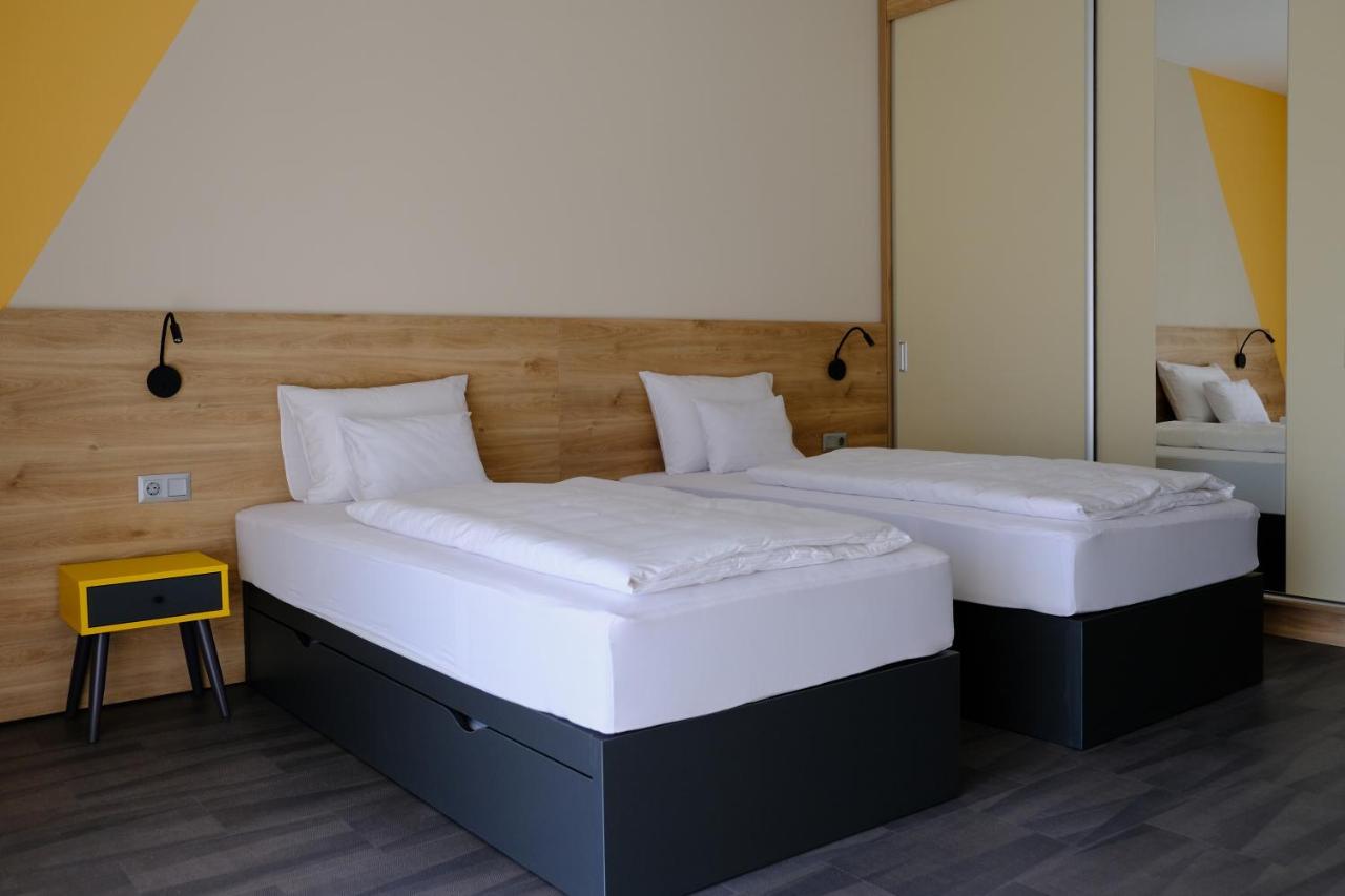 Kiraly Park Hotel ソンバトヘイ エクステリア 写真
