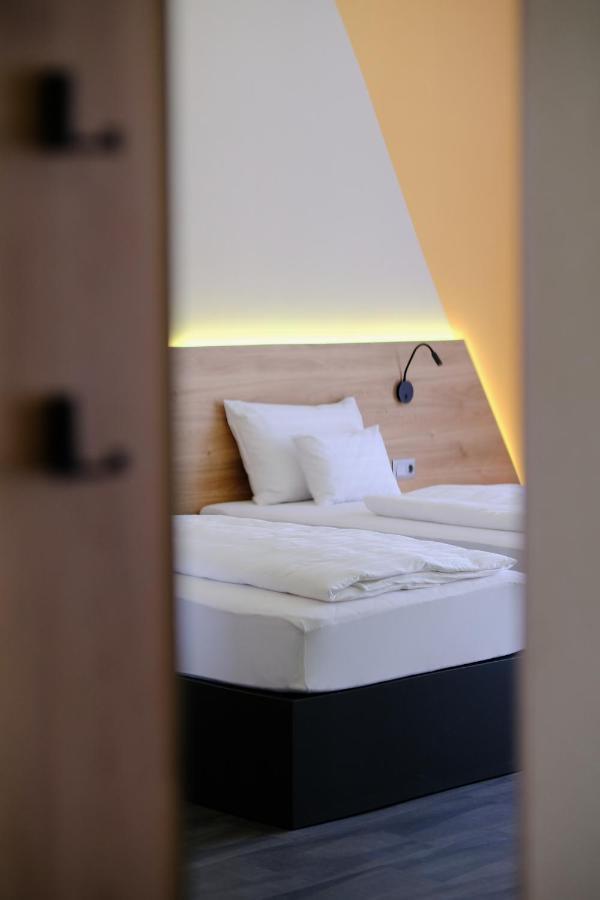 Kiraly Park Hotel ソンバトヘイ エクステリア 写真